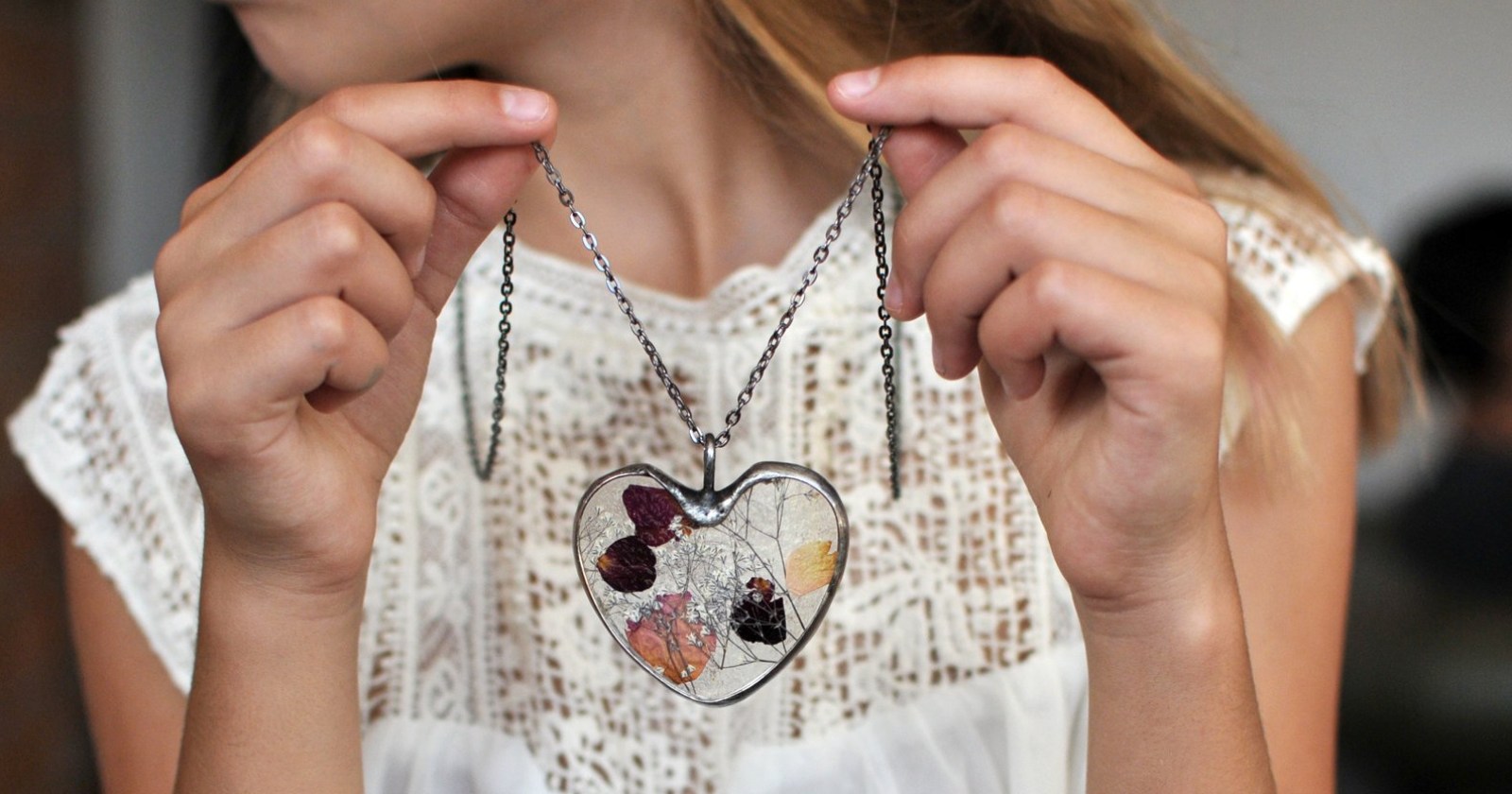 naszyjnik z suszonych kwiatów handmade