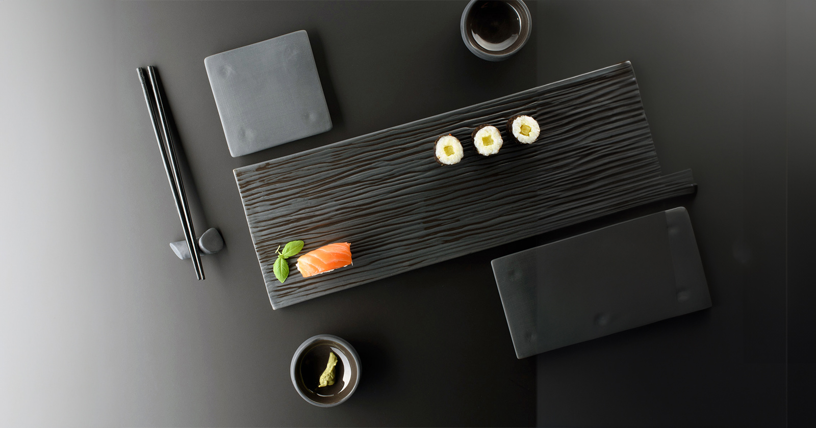 porcelanowy zestaw do serwowania sushi w kolorze czarnym