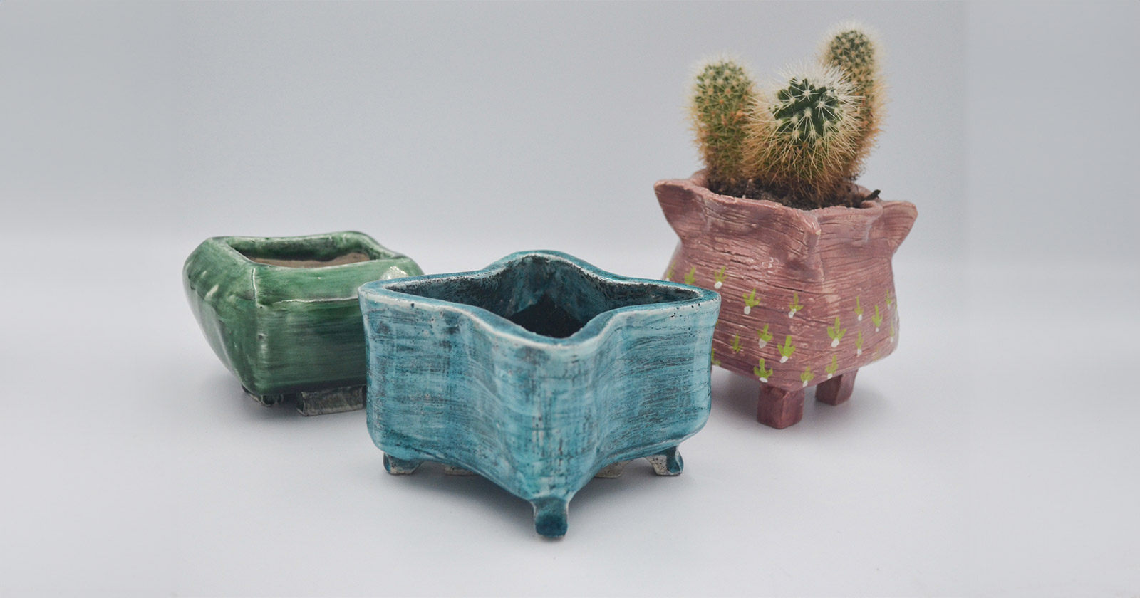 małe doniczki ceramiczne do sukulentów