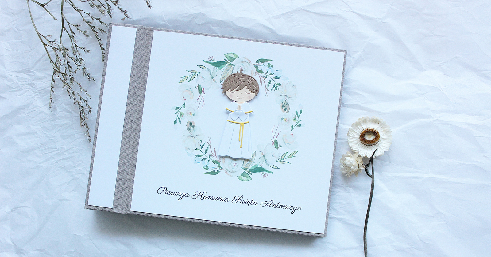 Mały album komunijny na zdjęcia wklejane