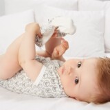 Jak ubierać noworodka latem? Poradnik dla rodziców