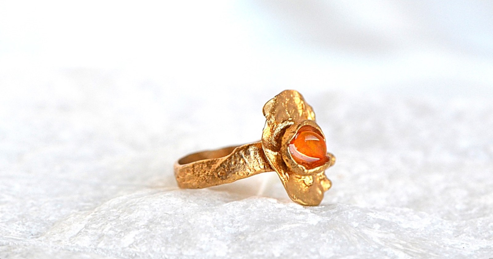 Karneol – co to za kamień? Znaczenie i właściwości