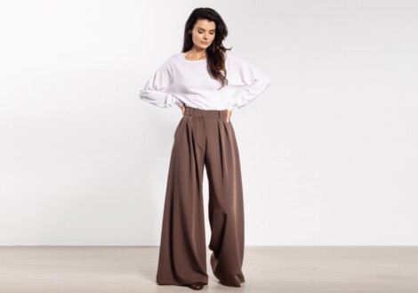 Spodnie wide leg – jak je nosić? 5 stylizacji na każdą okazję
