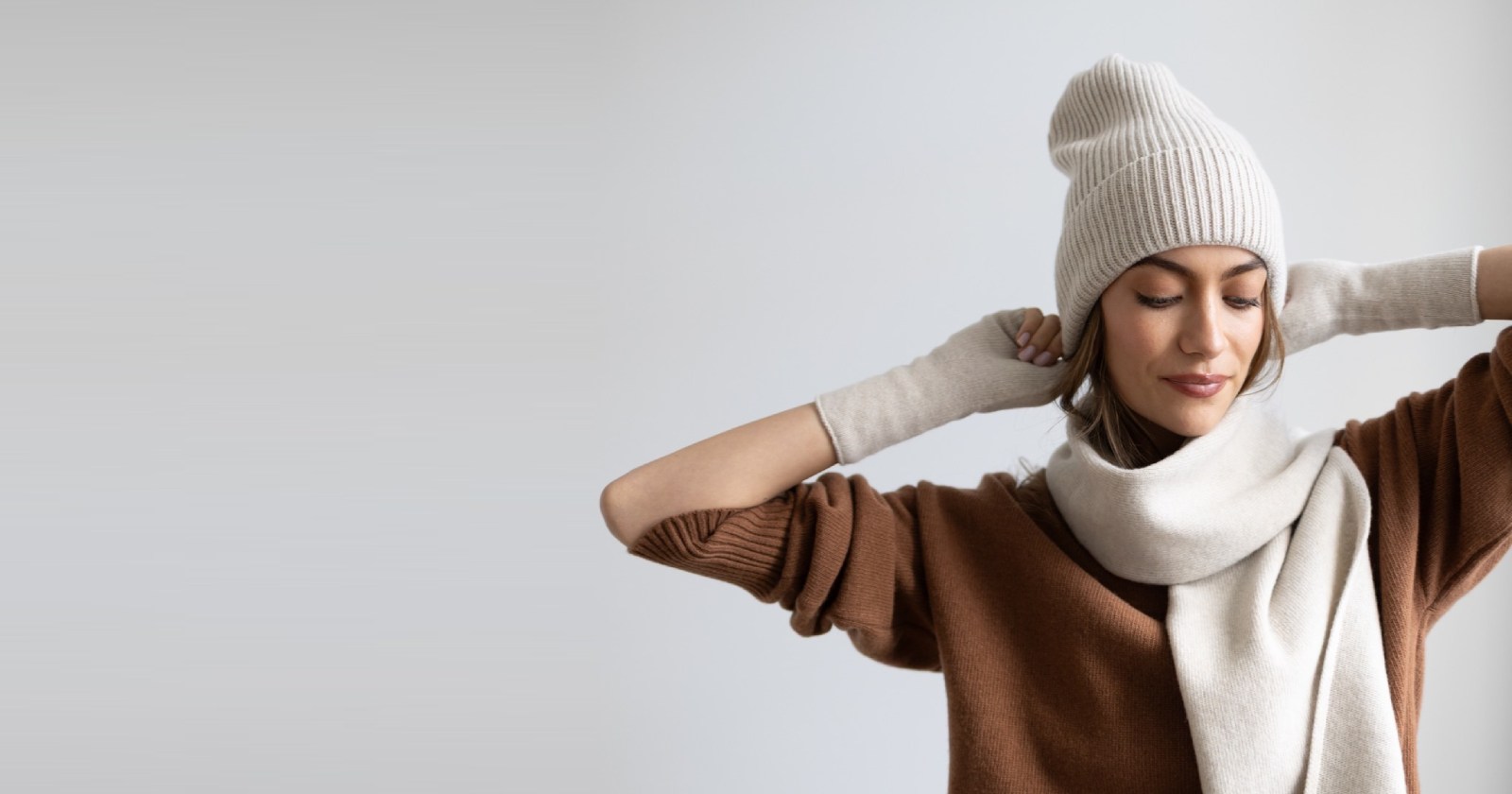 Czapka z wełny merynosa z dodatkiem kaszmiru to doskonały wybór na chłodniejsze dni, zapewniający wyjątkowe ciepło i komfort