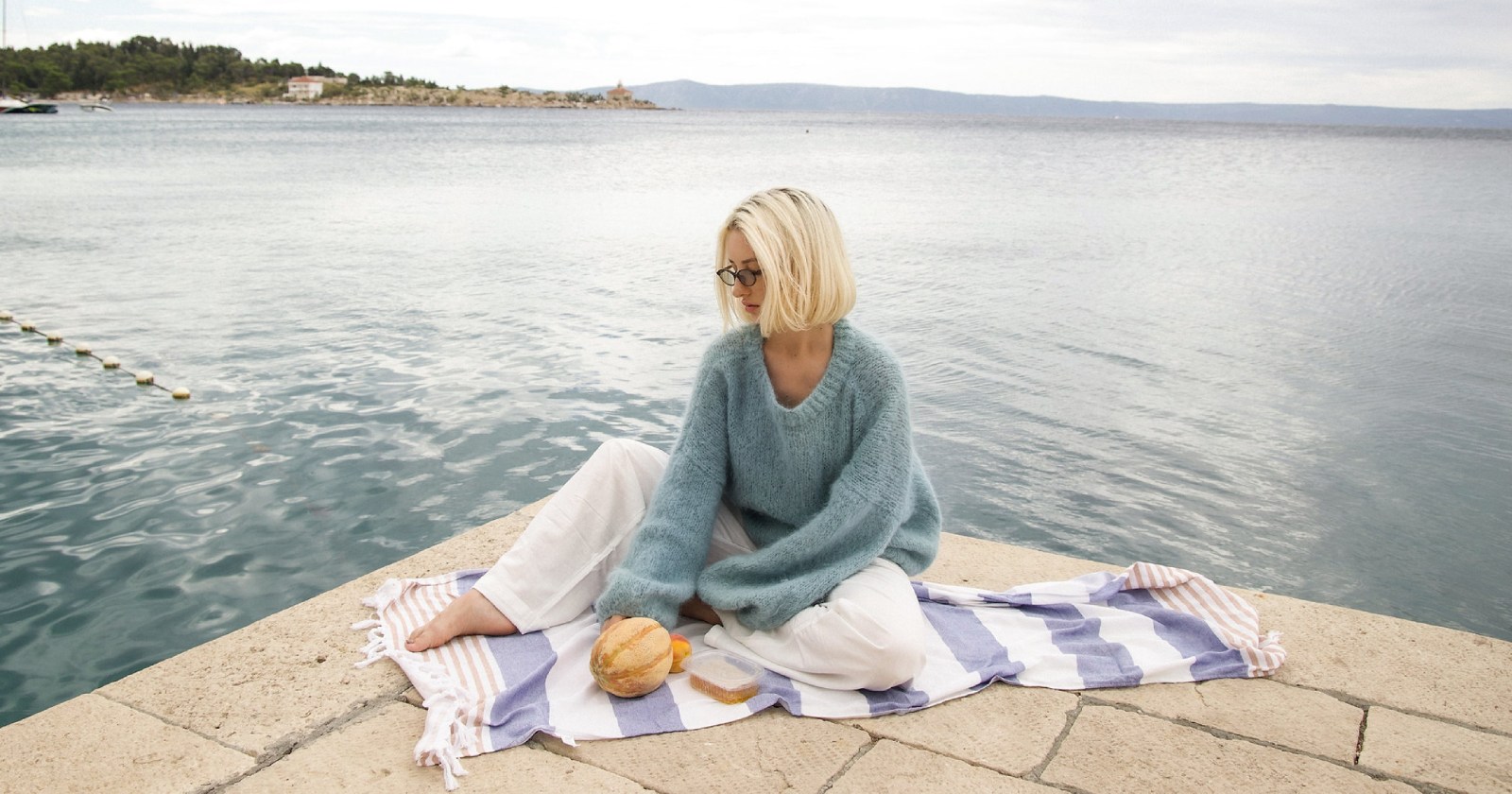 Nasz ręcznie dziergany sweter Azure to idealna propozycja na cały rok