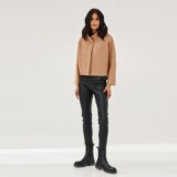 Jaka kurtka do legginsów i sneakersów? Look w miejskim wydaniu