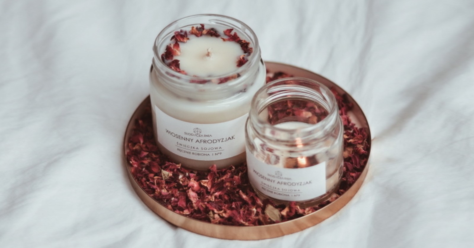 Romantyczna kolacja w domu - jak nakryć stół i dobrać dodatki.