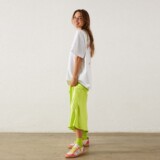 Dopamine dressing – czym jest i dlaczego warto nosić kolorowe ubrania?