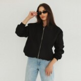 Bomberka damska - hit na wiosnę! Jak ją nosić?