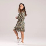 Sukienka w drobne kwiatki hitem lata [year]! Jak ją nosić?