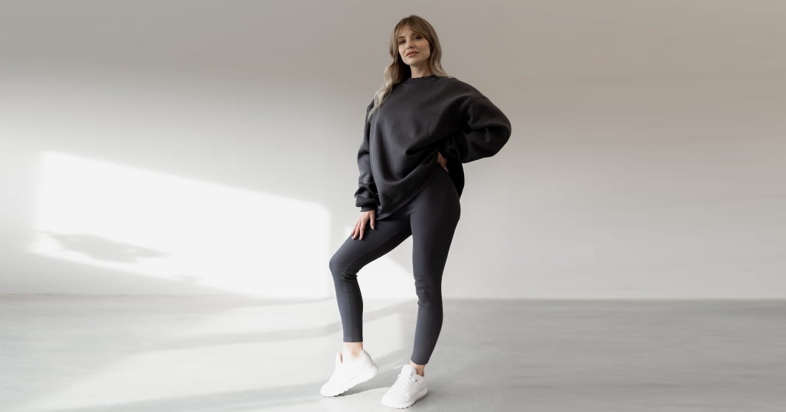 Te leginsy wprowadzą nową jakość do Waszej szafy. Podwyższany stan, zwieńczony szeroką, elastyczną gumą, ma nie tylko podkreślać talię, ale też zapewniać komfort noszenia i odpowiednio modelować sylwetkę.