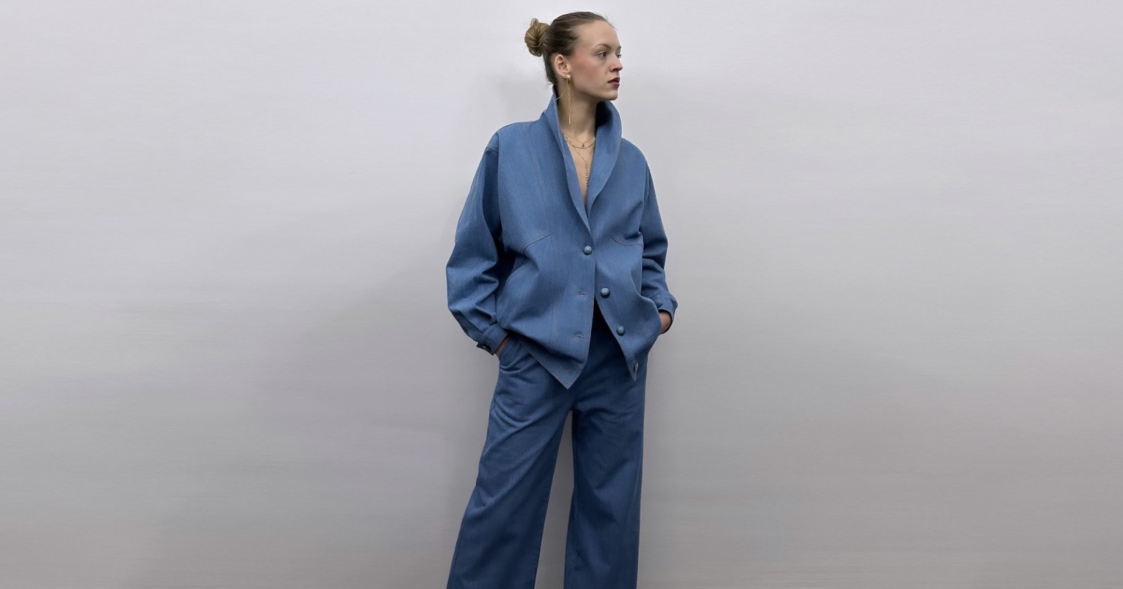 Total look – co to znaczy? Jak stworzyć monochromatyczną stylizację?