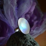 Kamień księżycowy - właściwości, znaczenie, kolor