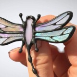 Jak wybrać broszkę na prezent? Praktyczny poradnik zakupowy