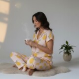 Homewear, czyli odzież domowe – co nosić, aby było modnie i wygodnie?