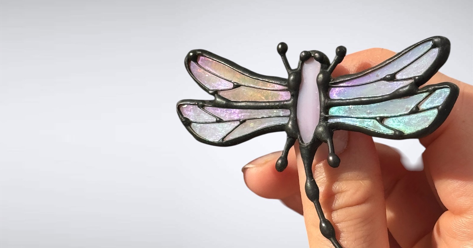 Jak wybrać broszkę na prezent? Praktyczny poradnik zakupowy