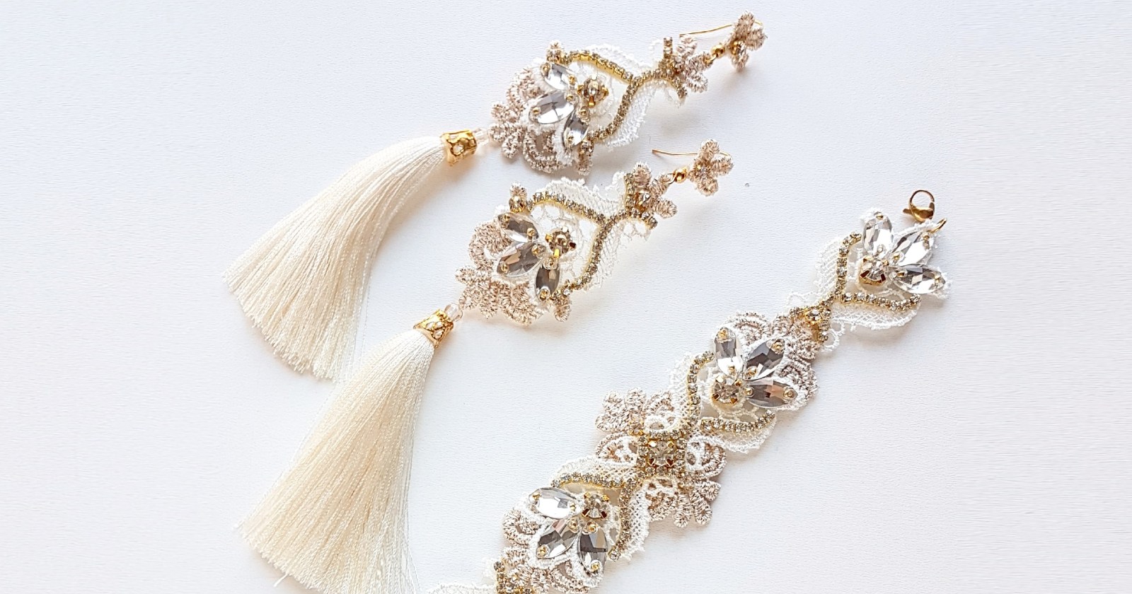 Jak wybrać idealny komplet biżuterii ślubnej?