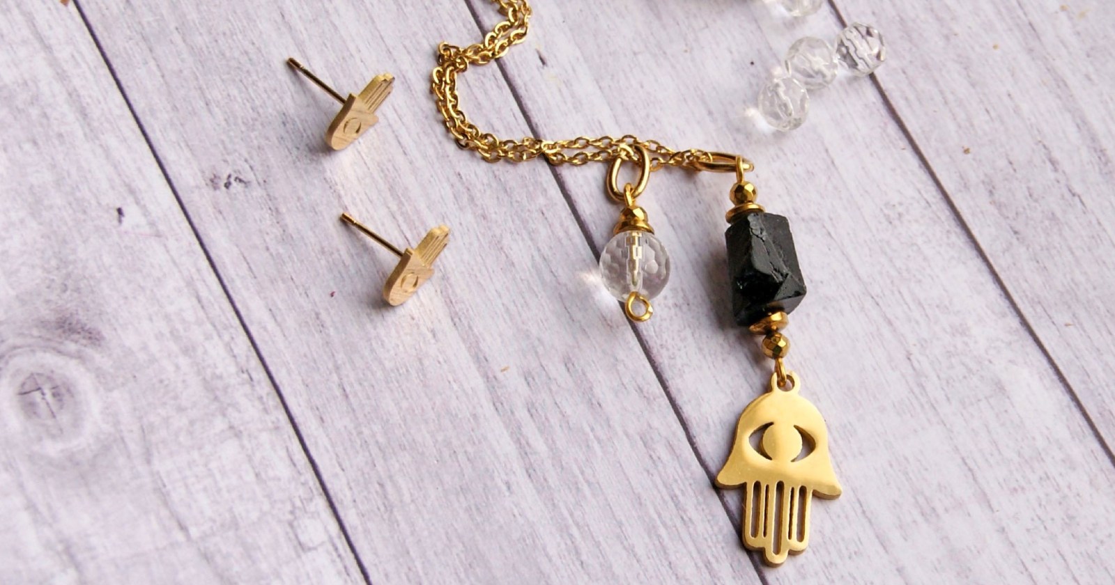 Komplet biżuterii na prezent – jak wybrać idealny zestaw?