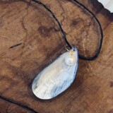 Biżuteria boho - co ją wyróżnia i komu pasuje?