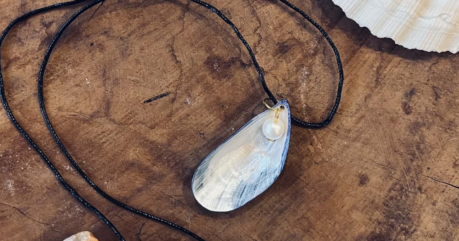 co wyróżnia i komu pasuje biżuteria boho